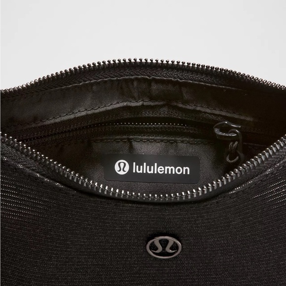 lululemon shoulder Bag - Picture 4 of 5